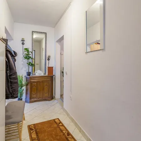 Apartment 1 Bedroom Lovely In *