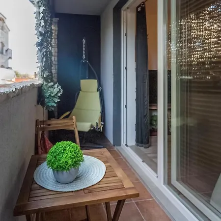 1 Bedroom Lovely In Apartment
