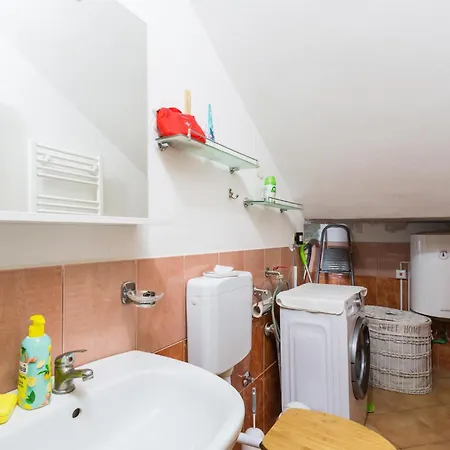 Apartment 1 Bedroom Lovely In