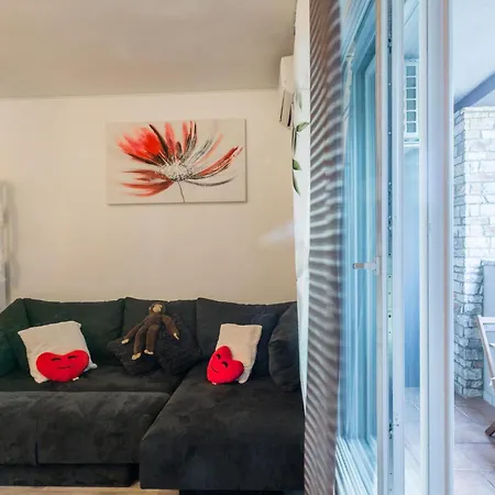 Apartment 1 Bedroom Lovely In