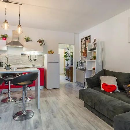 1 Bedroom Lovely In *